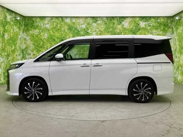 Toyota Noah 2023 — миниатюра 2