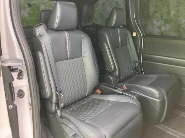 Toyota Noah 2023 — миниатюра 3