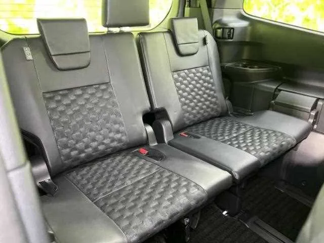 Toyota Voxy 2022 — миниатюра 3