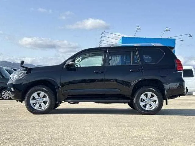 Toyota Land Cruiser Prado 2023 — миниатюра 2