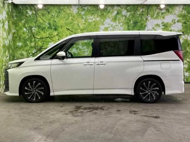 Toyota Noah 2023 — миниатюра 2
