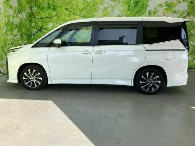 Toyota Voxy 2024 — миниатюра 2