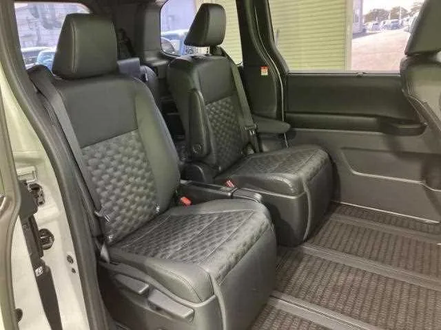 Toyota Voxy 2024 — миниатюра 5