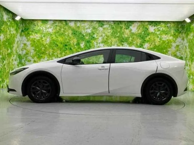 Toyota Prius X 2024 — миниатюра 2