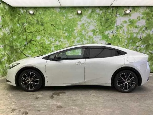 Toyota Prius Z 2023 — миниатюра 2