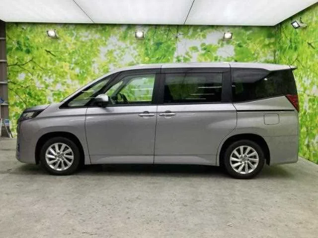 Toyota Noah 2022 — миниатюра 2