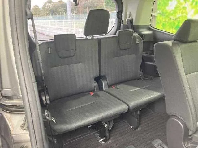 Toyota Noah 2022 — миниатюра 3