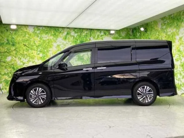 Nissan Serena 2023 — миниатюра 2