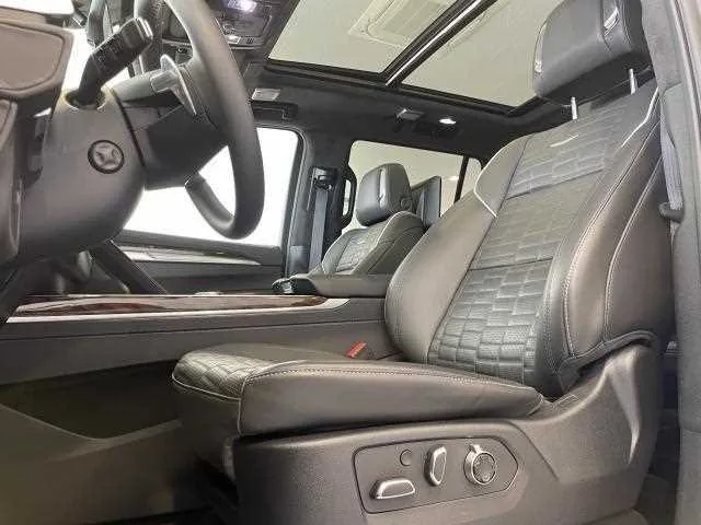 Cadillac Escalade 2025 — миниатюра 3