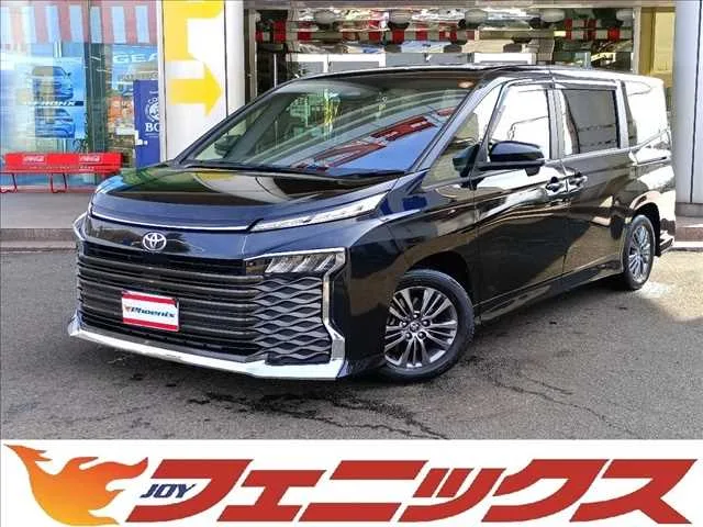 Toyota Voxy S-G 2023 — фото 1, купить с доставкой в Москву