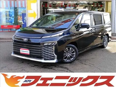 Toyota Voxy 2023 купить в Москве