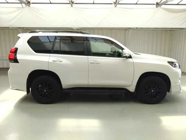 Toyota Land Cruiser Prado TX L PACKAGE MATT BLACK EDITION 2022 — миниатюра 2