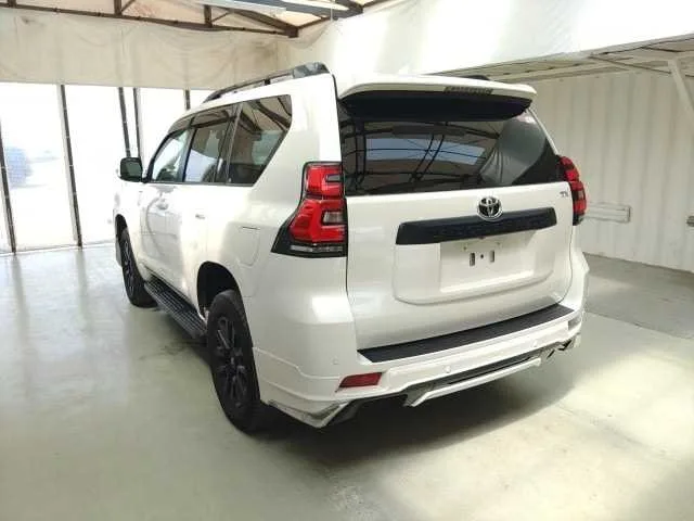 Toyota Land Cruiser Prado TX L PACKAGE MATT BLACK EDITION 2022 — миниатюра 5