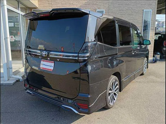 Toyota Voxy S-Z 2023 — миниатюра 3