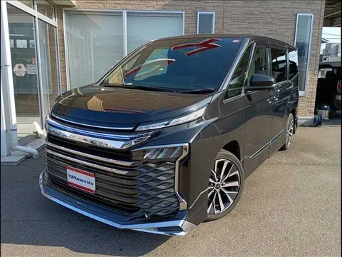 Toyota Voxy 2023 купить в Москве