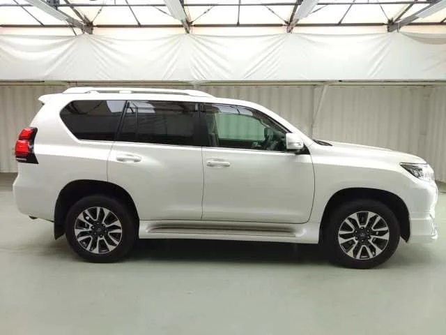 Toyota Land Cruiser Prado TX L PACKAGE 2023 — миниатюра 2