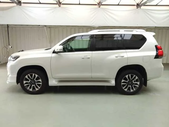 Toyota Land Cruiser Prado TX L PACKAGE 2023 — миниатюра 3
