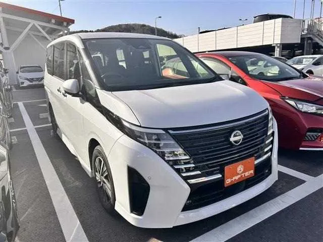 Nissan Serena 2023 — фото 1, купить с доставкой в Москву