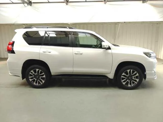 Toyota Land Cruiser Prado TX L PACKAGE 2023 — миниатюра 2