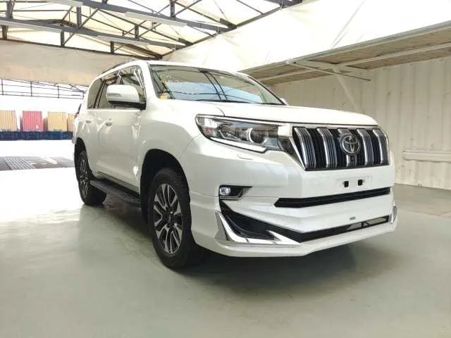 Toyota Land Cruiser Prado TX L PACKAGE 2023 — фото 1, купить с доставкой в Москву
