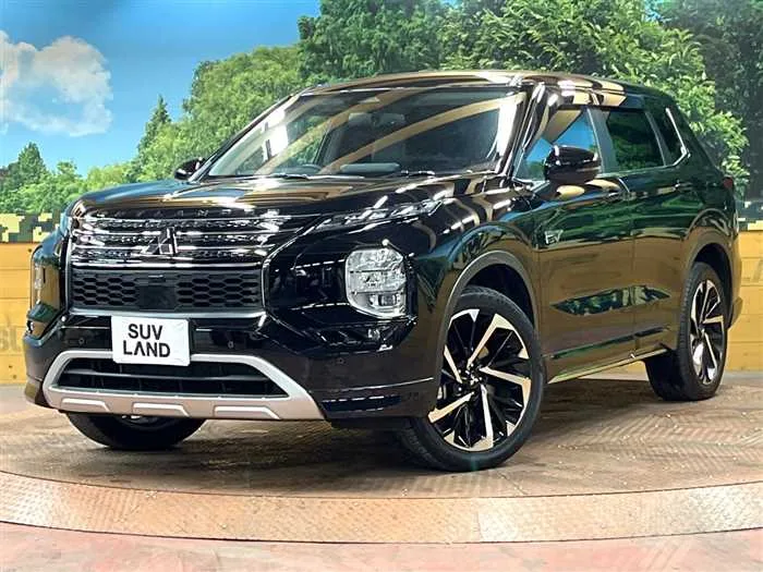 Mitsubishi OUTLANDER PHEV 2024 — фото 1, купить с доставкой в Москву