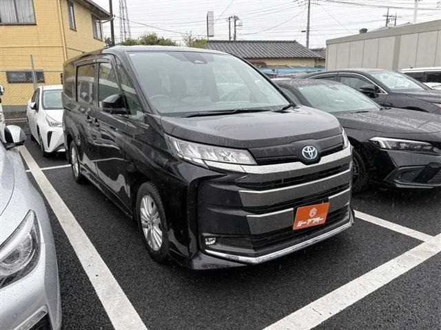 Toyota Noah 2022 — фото 1, купить с доставкой в Москву