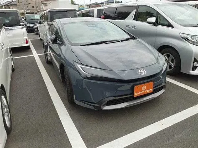 Toyota Prius 2023 — фото 1, купить с доставкой в Москву
