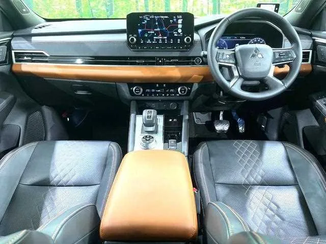 Mitsubishi Outlander 2022 — миниатюра 2