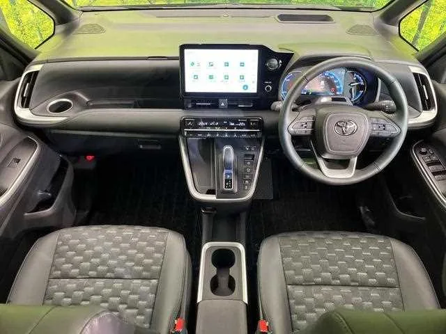 Toyota Voxy 2023 — миниатюра 2