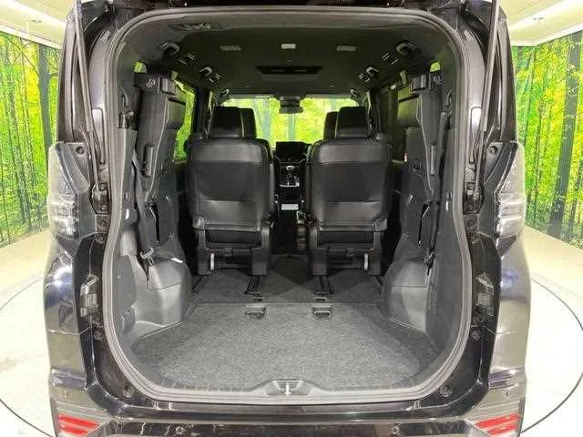 Toyota Voxy 2023 — миниатюра 4