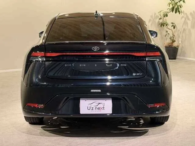 Toyota Prius 2023 — миниатюра 2