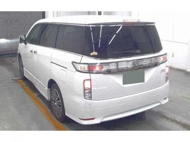Nissan Elgrand 2025 — миниатюра 2