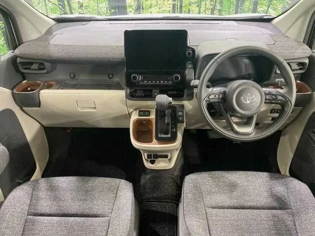 Toyota Sienta 2023 — миниатюра 2