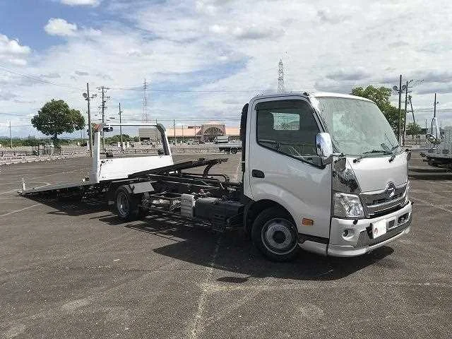 Hino Dutro 2023 — миниатюра 4
