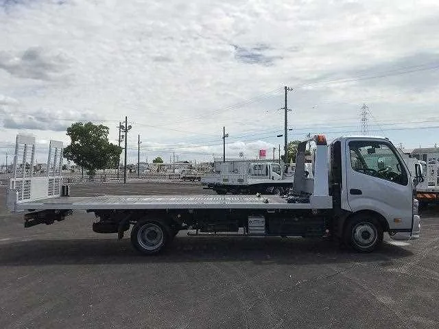 Hino Dutro 2023 — миниатюра 5