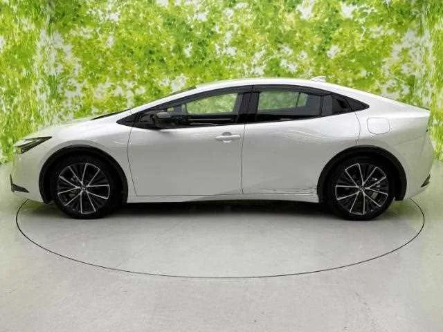 Toyota Prius Z 2023 — миниатюра 2