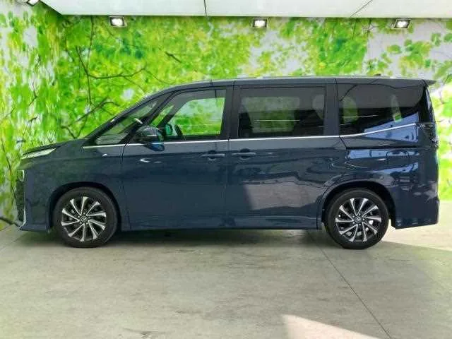 Toyota Voxy 2024 — миниатюра 2