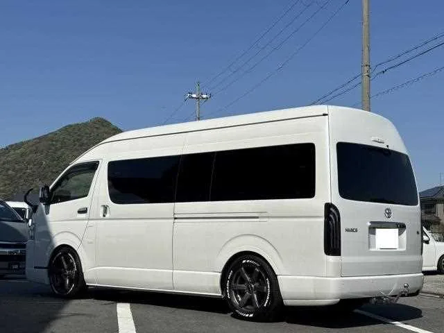 Toyota Hiace Commuter 2023 — миниатюра 2