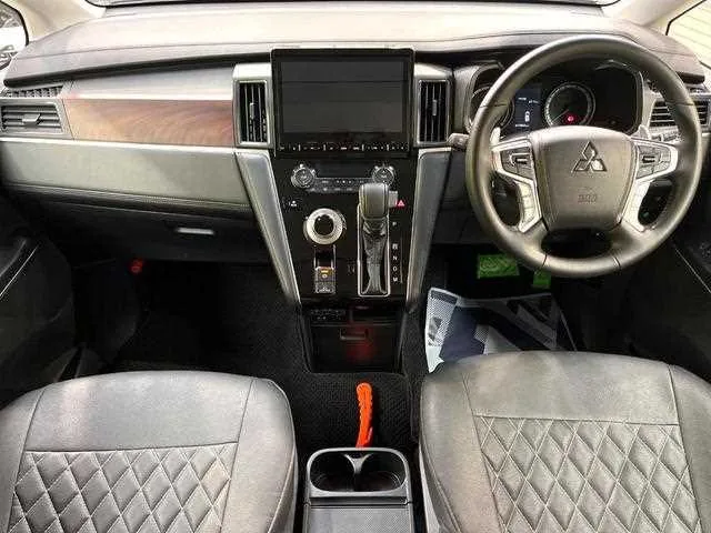 Mitsubishi Delica D:5 2024 — миниатюра 2