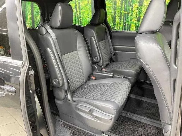 Toyota Voxy 2022 — миниатюра 4