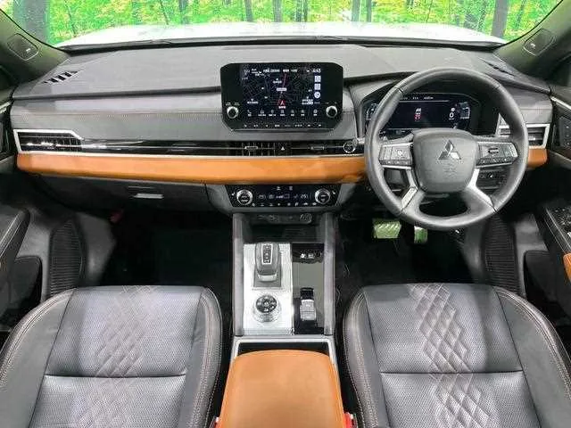 Mitsubishi Outlander 2022 — миниатюра 2