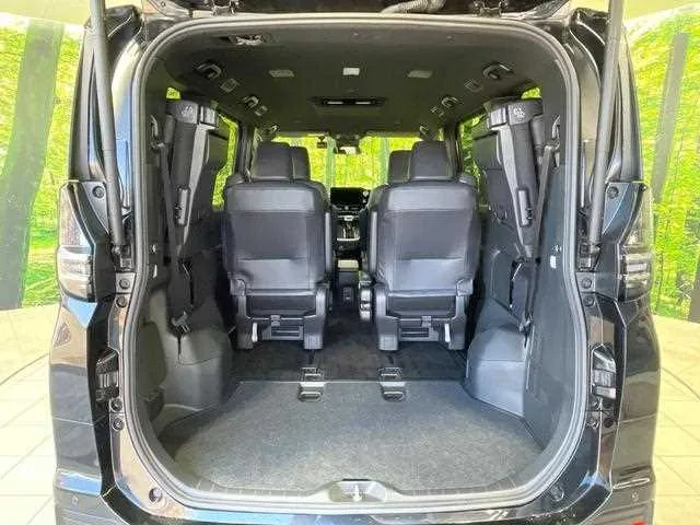 Toyota Voxy 2022 — миниатюра 4