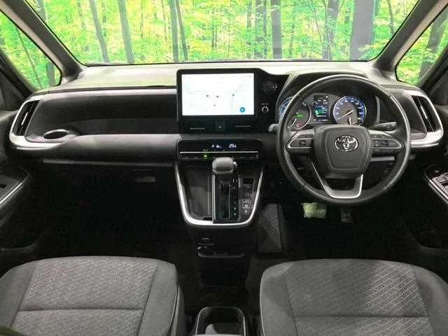 Toyota Voxy 2024 — миниатюра 2