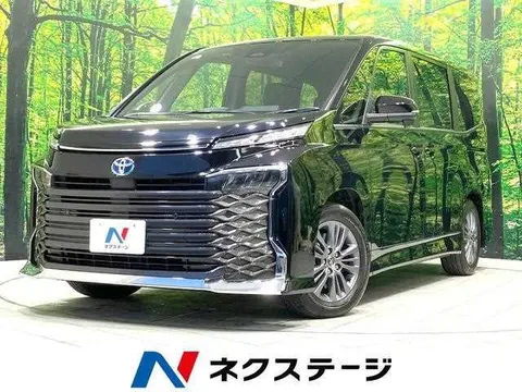 Toyota Voxy 2024 купить в Москве