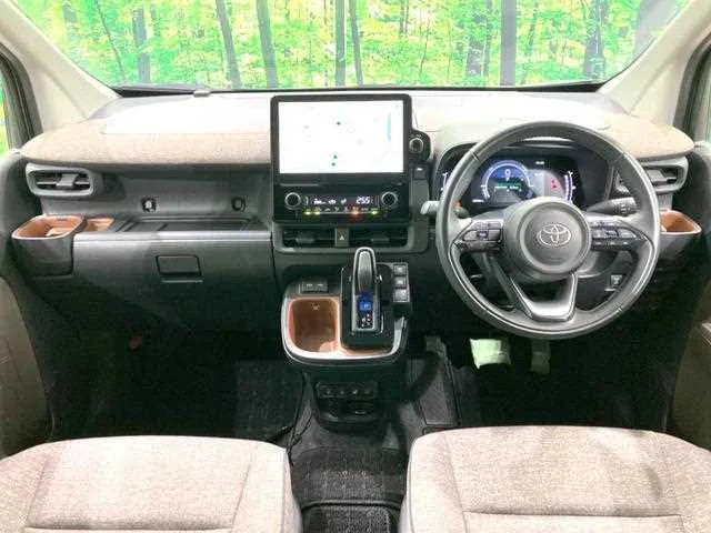 Toyota Sienta 2023 — миниатюра 2