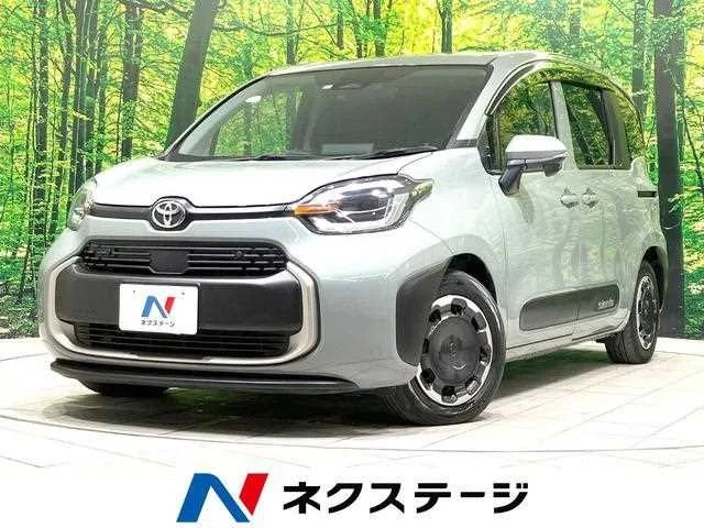 Toyota Sienta 2023 — фото 1, купить с доставкой в Москву