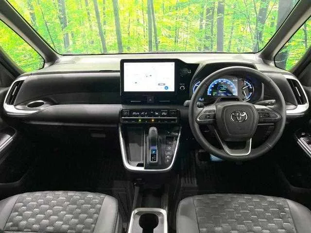 Toyota Voxy 2025 — миниатюра 2