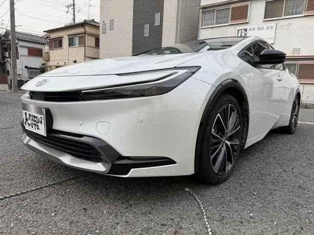 Toyota Prius 2023 — фото 1, купить с доставкой в Москву