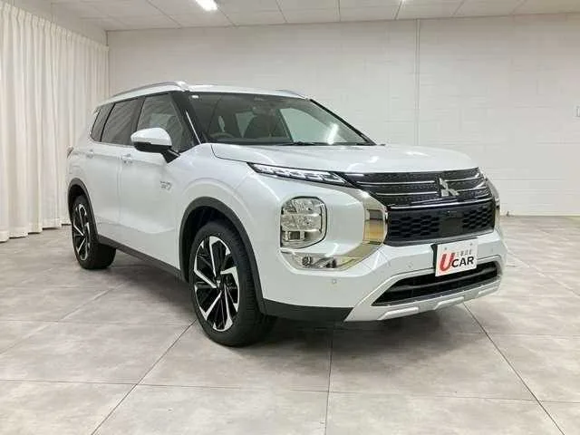 Mitsubishi Outlander 2023 — миниатюра 3