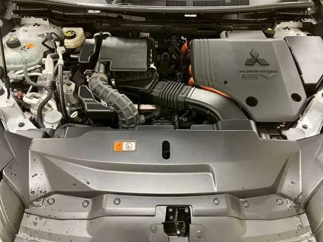 Mitsubishi Outlander 2023 — миниатюра 4
